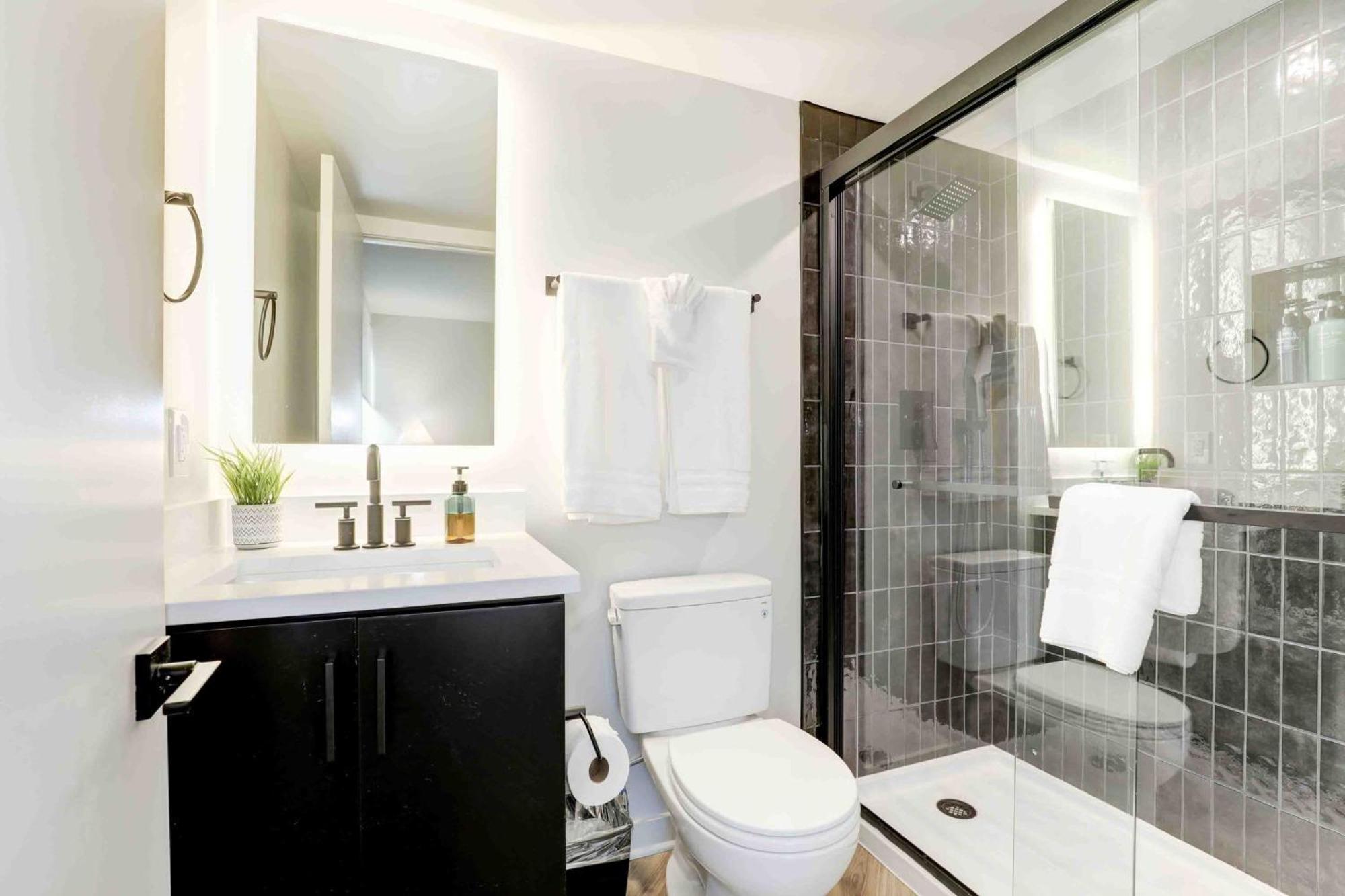 2Br Executive Apartment With Spacious Layout Arlington Ngoại thất bức ảnh