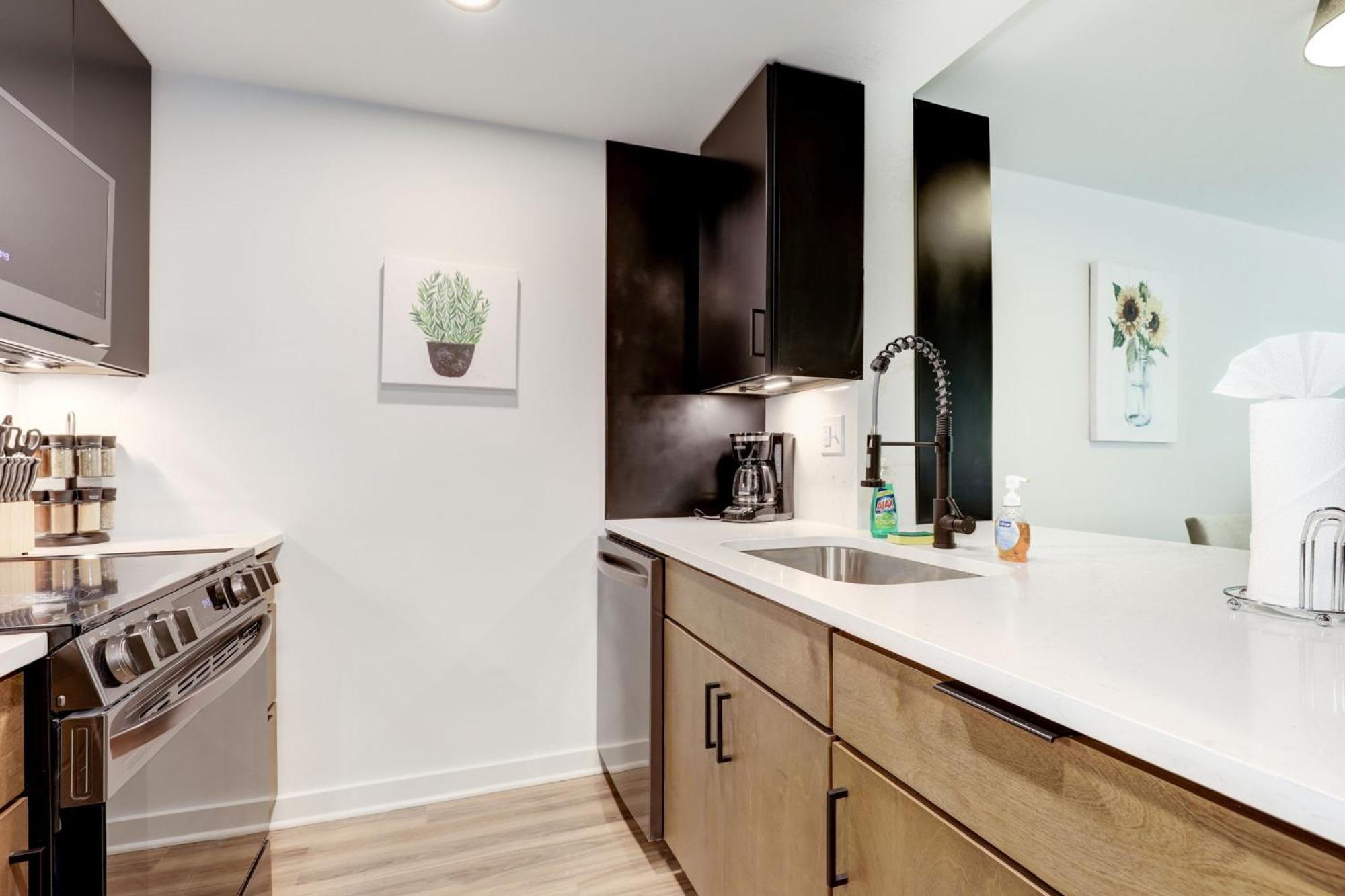 2Br Executive Apartment With Spacious Layout Arlington Ngoại thất bức ảnh