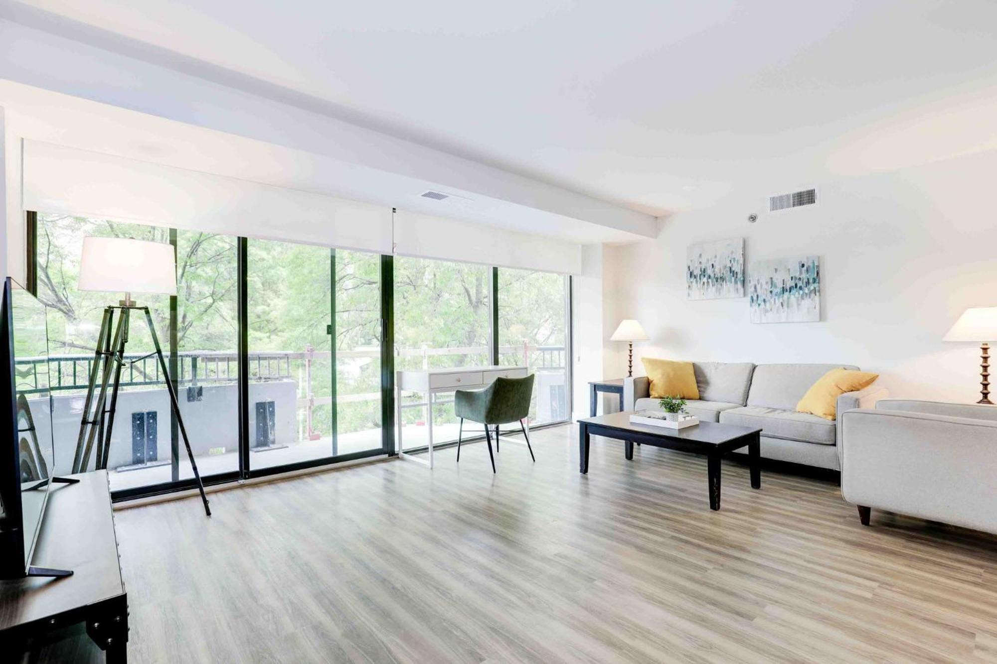 2Br Executive Apartment With Spacious Layout Arlington Ngoại thất bức ảnh