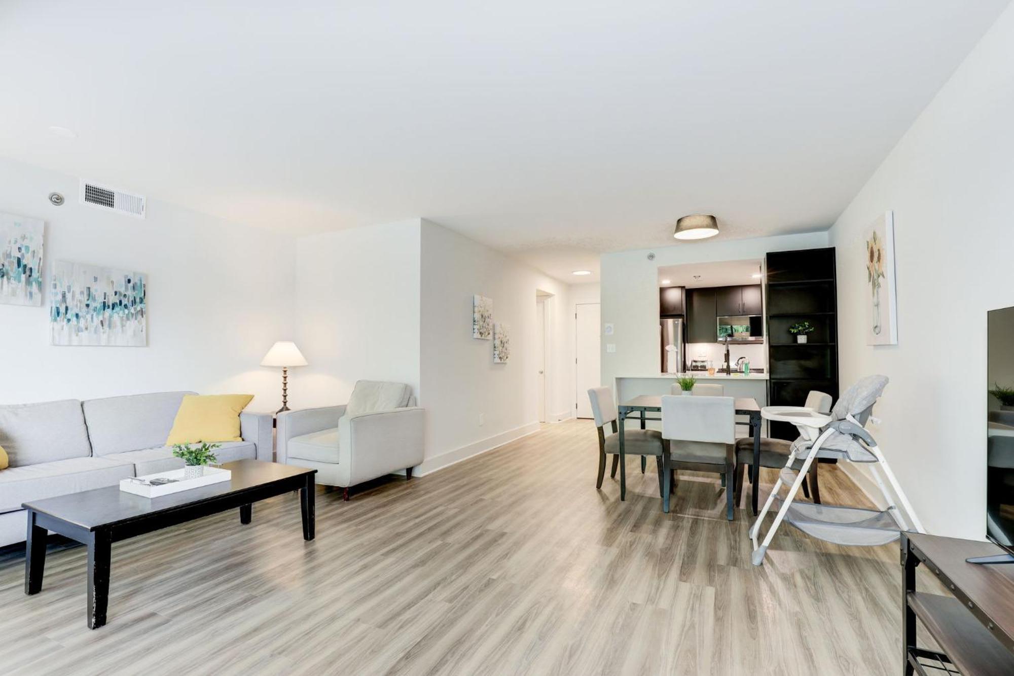 2Br Executive Apartment With Spacious Layout Arlington Ngoại thất bức ảnh